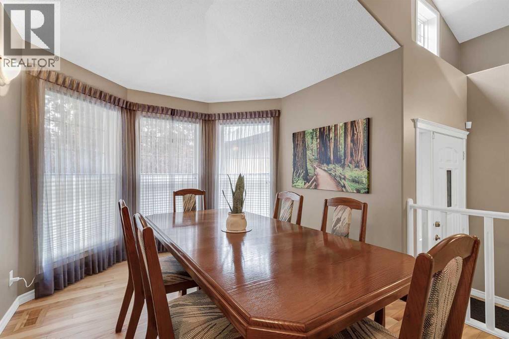 10 Strathlea Grove SW, Strathcona Park, Calgary photo 4