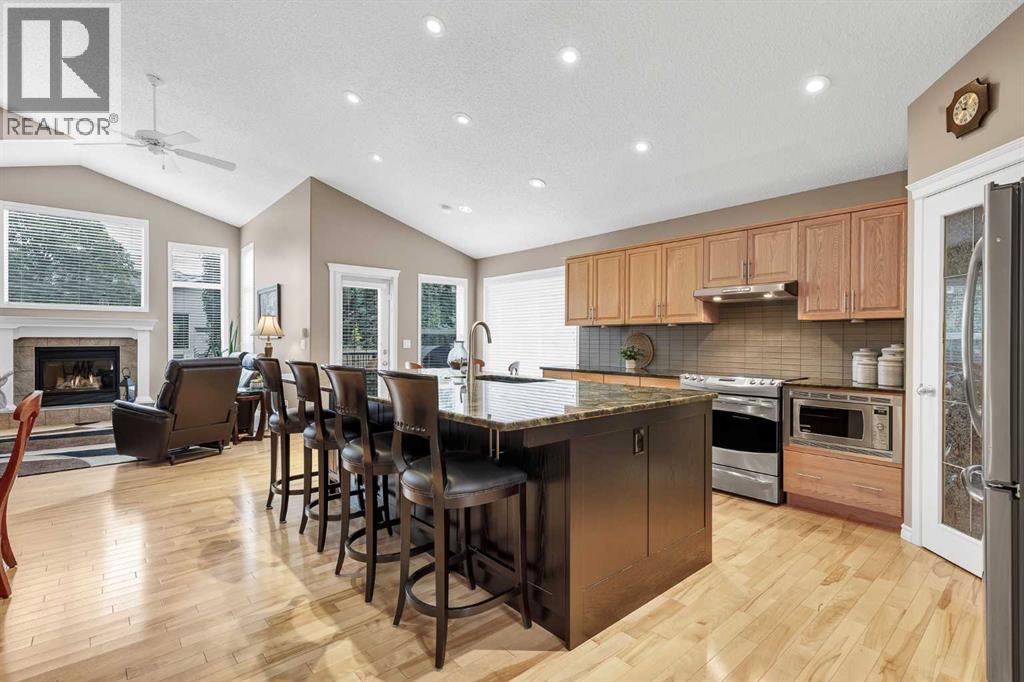 10 Strathlea Grove SW, Strathcona Park, Calgary photo 5
