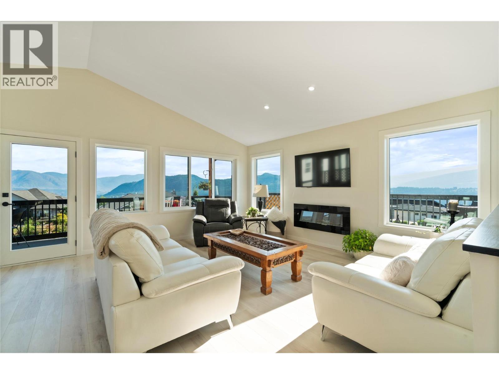 2545 Panoramic Way - Image 6