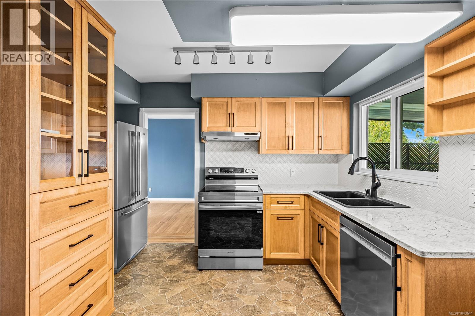 430 Elizabeth Rd - 33