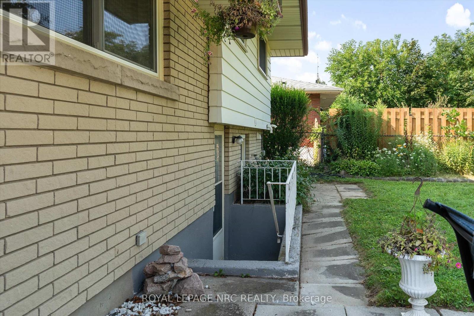 17 JOANNA DRIVE - 30