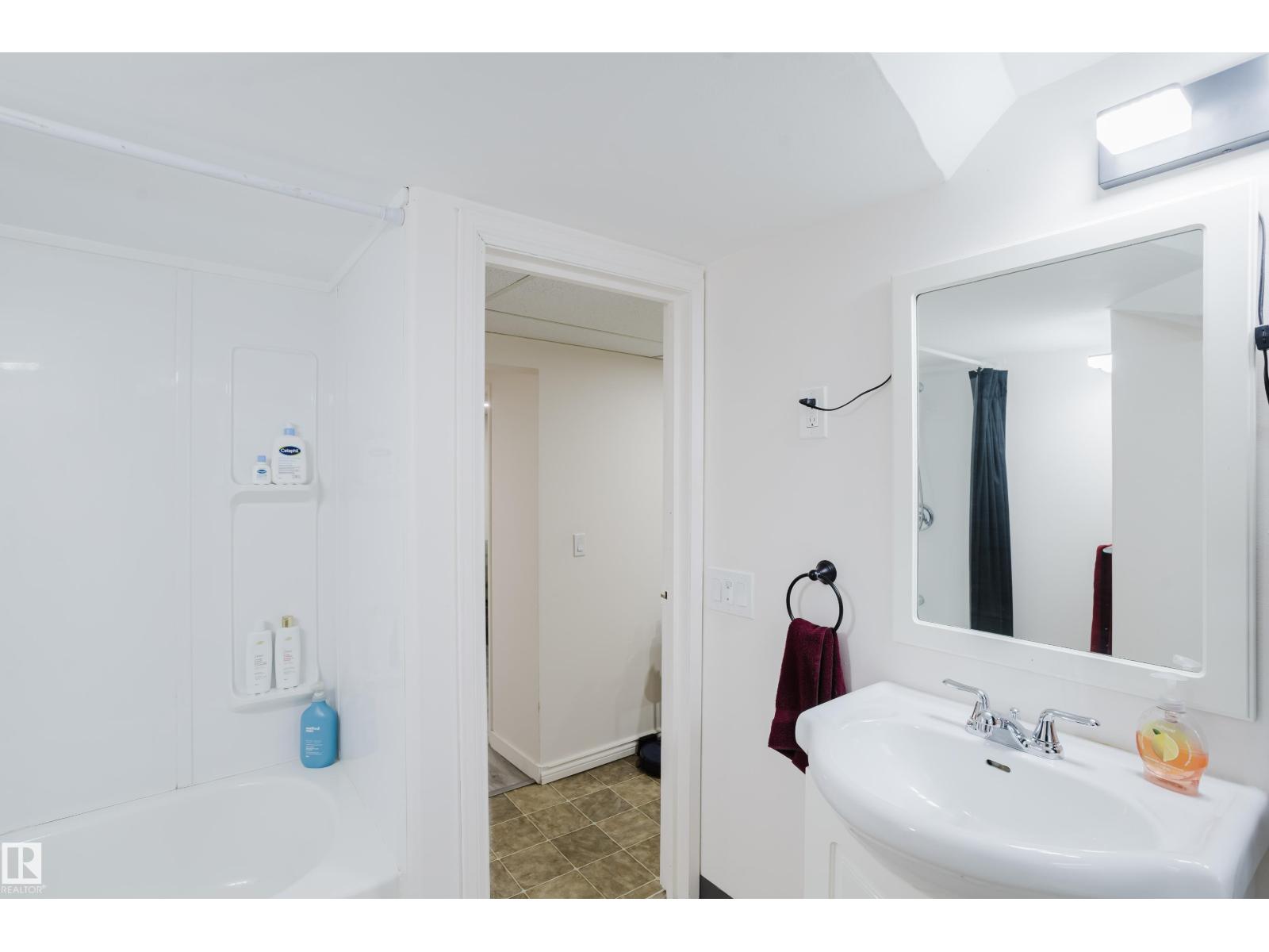 8759 78 AV NW - Image 27