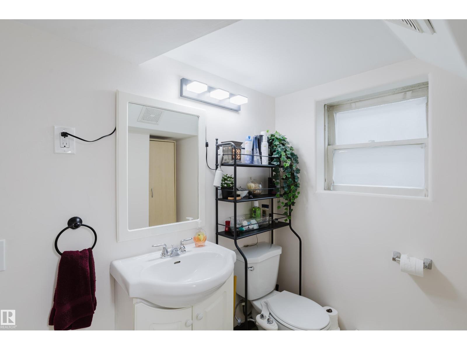 8759 78 AV NW - 28