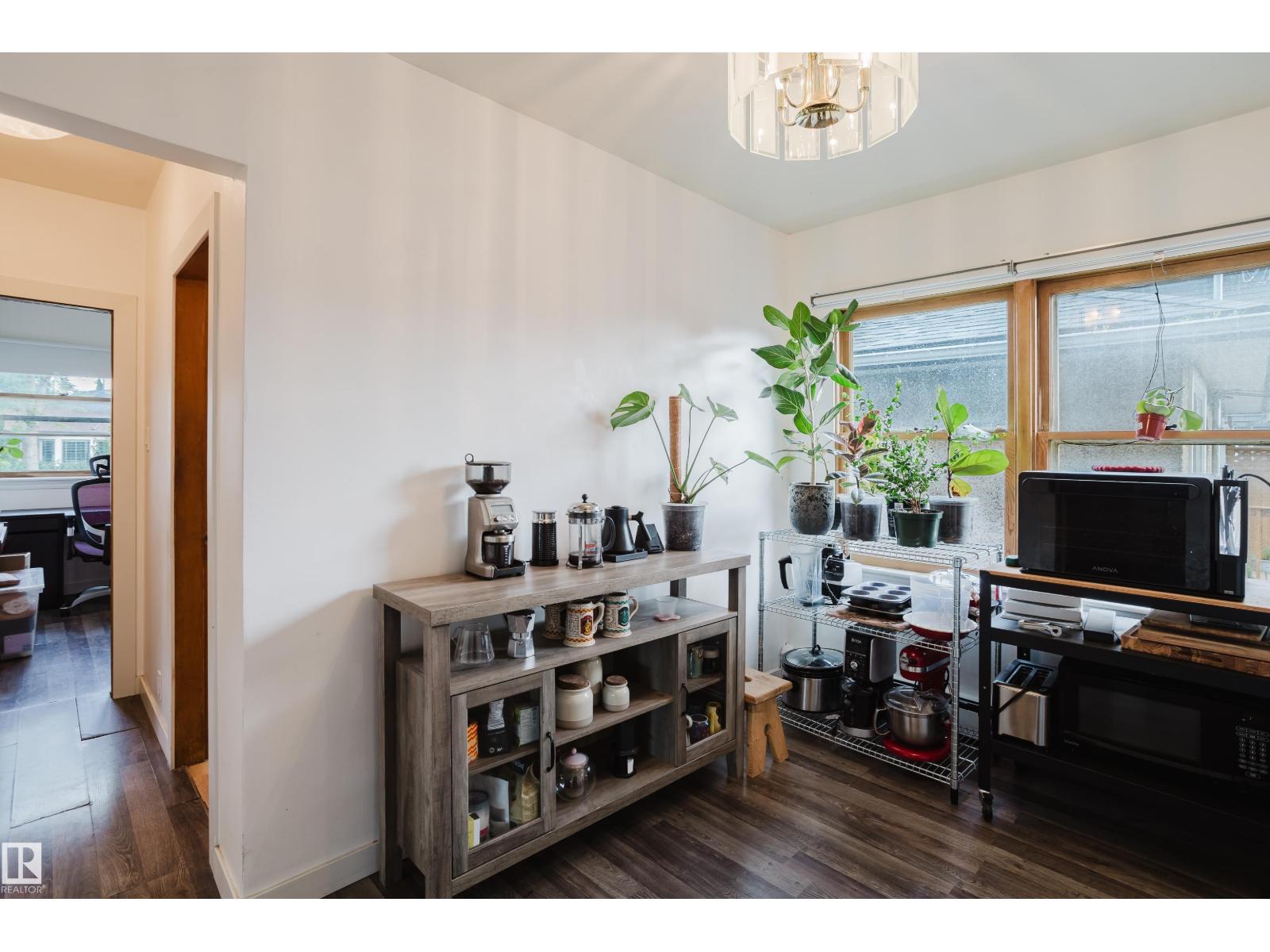 8759 78 AV NW - 8