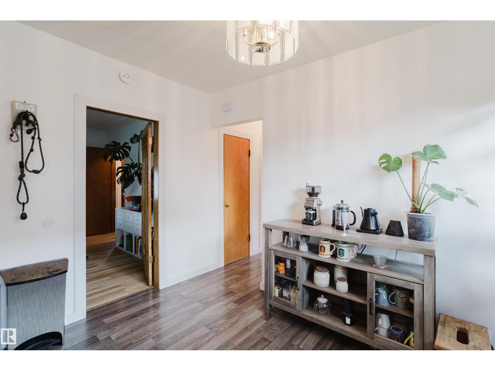 8759 78 AV NW - 9