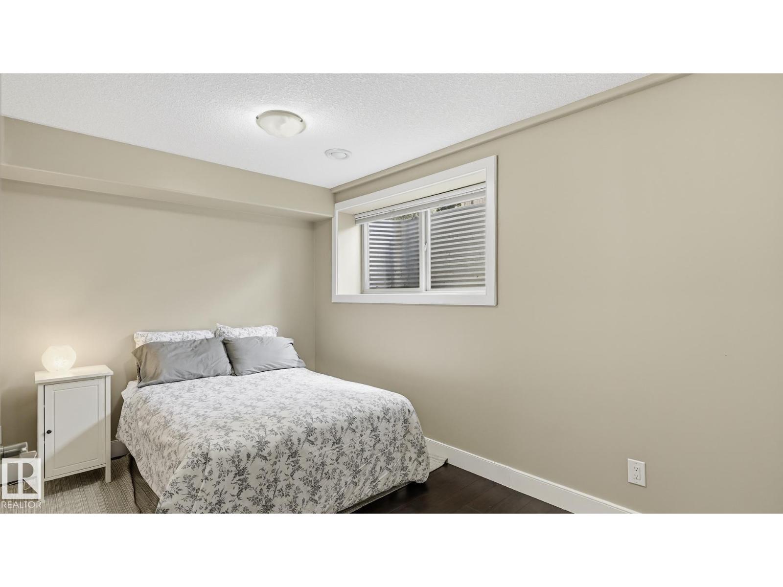 9847 92 AV NW - Image 36