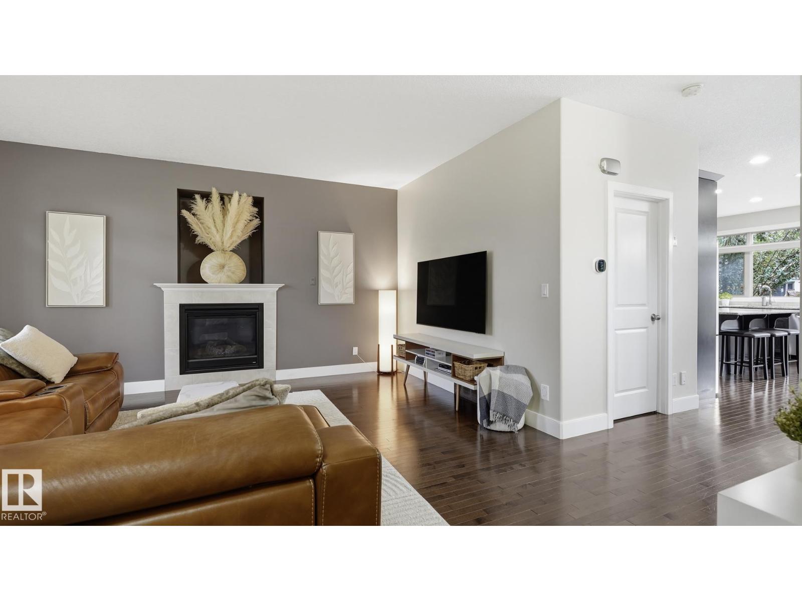 9847 92 AV NW - 4