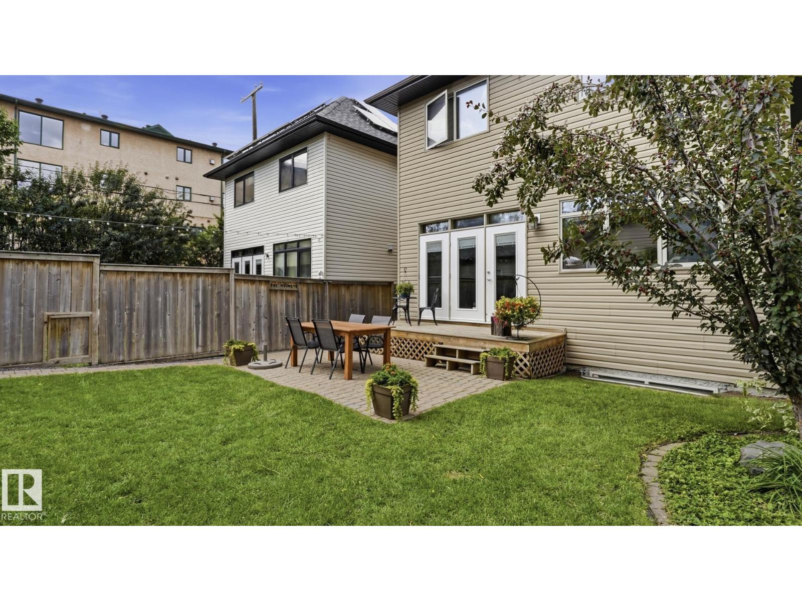 9847 92 AV NW - 43