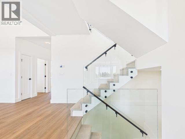 4839 LESLEY CRES - 31