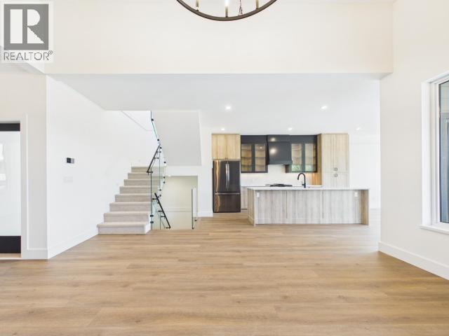 4839 LESLEY CRES - 19