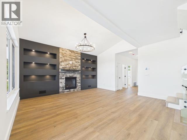 4839 LESLEY CRES - 18