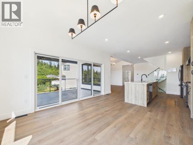 4839 LESLEY CRES - 21