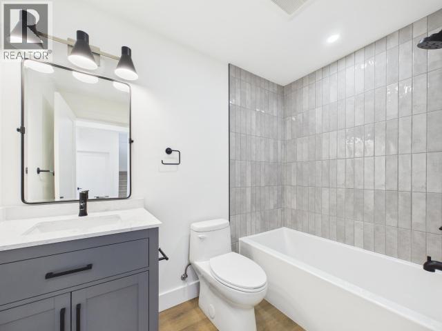 4839 LESLEY CRES - 38