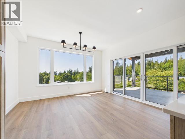 4839 LESLEY CRES - 23