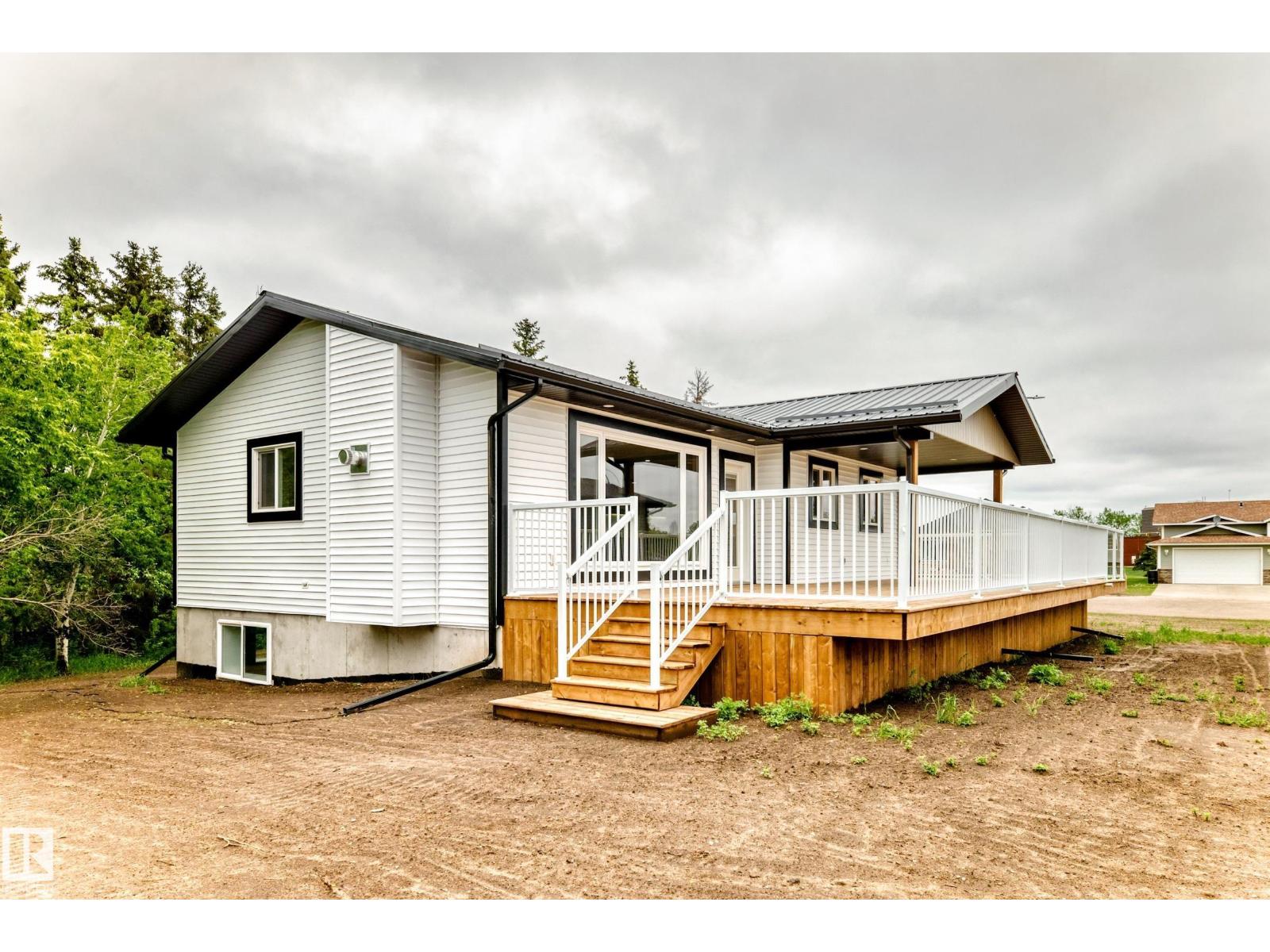 5608 45 ST - 52
