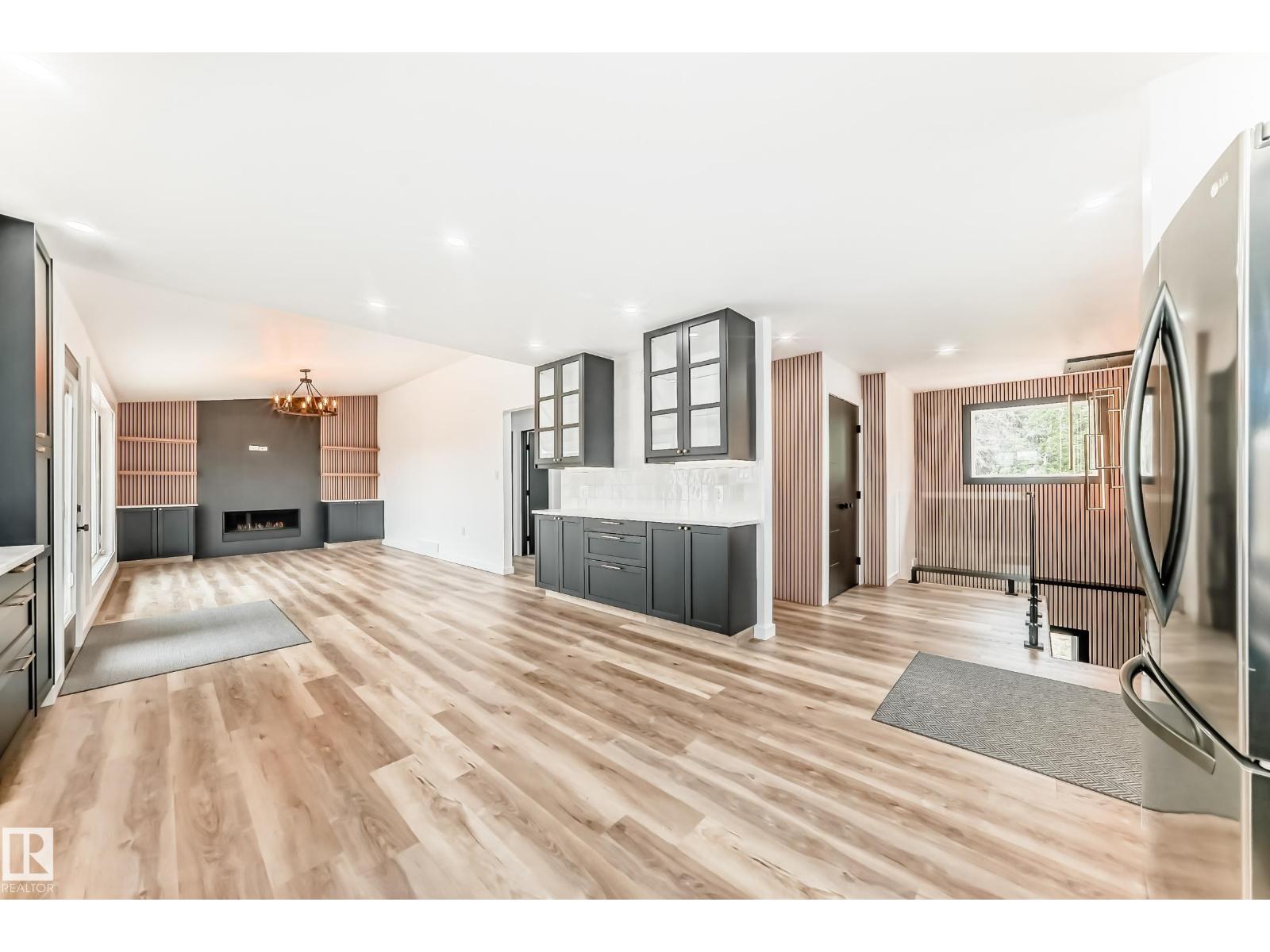 5608 45 ST - 13
