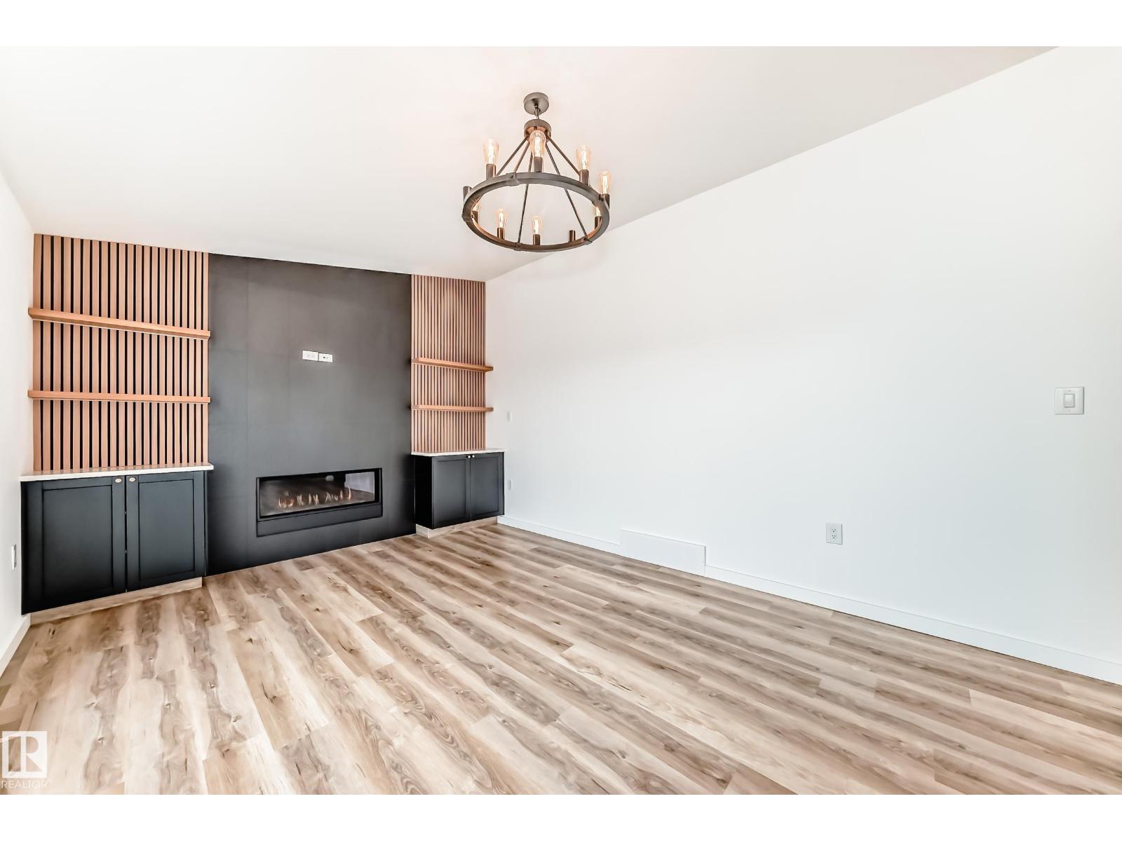 5608 45 ST - 14