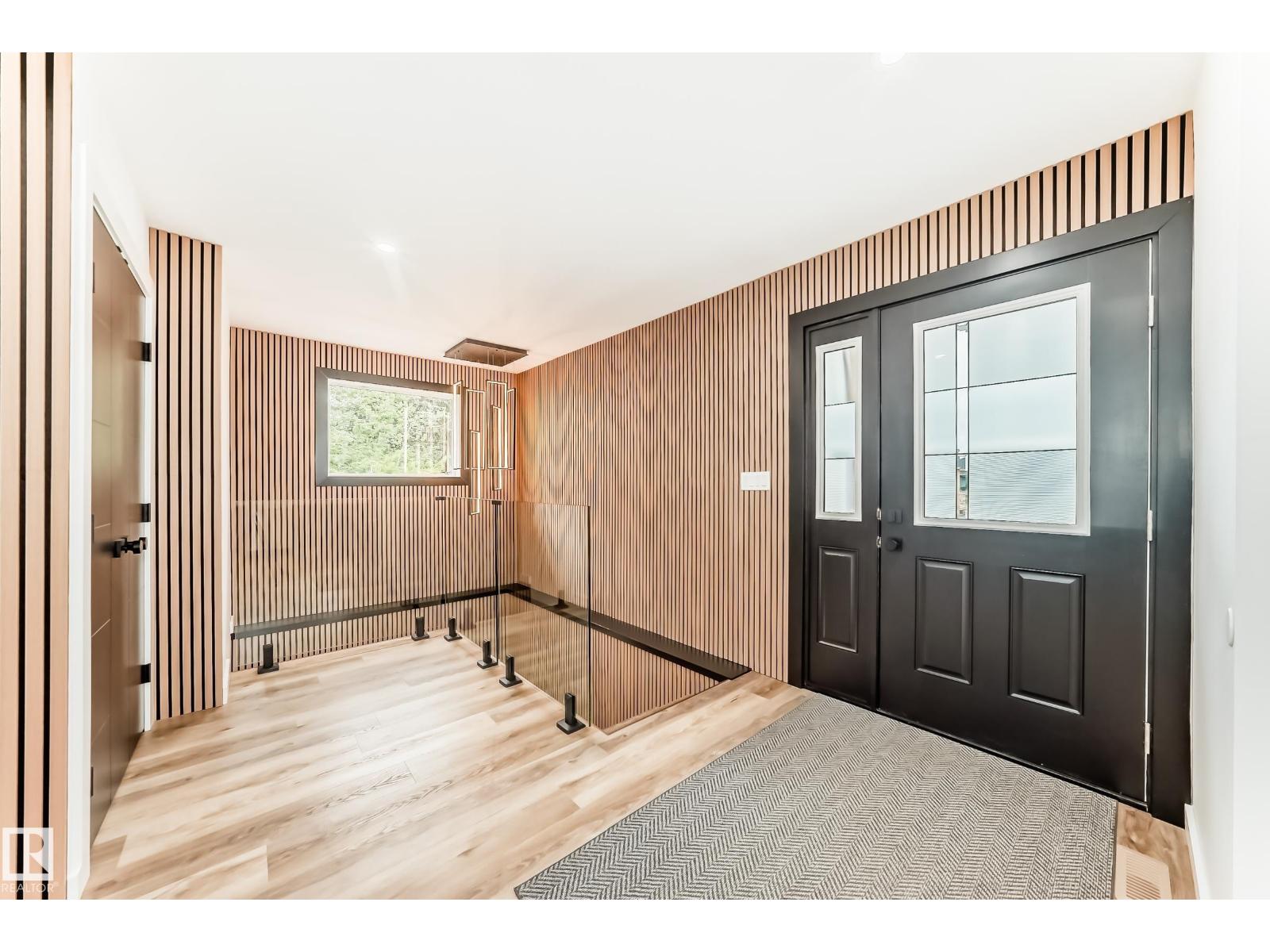 5608 45 ST - 4