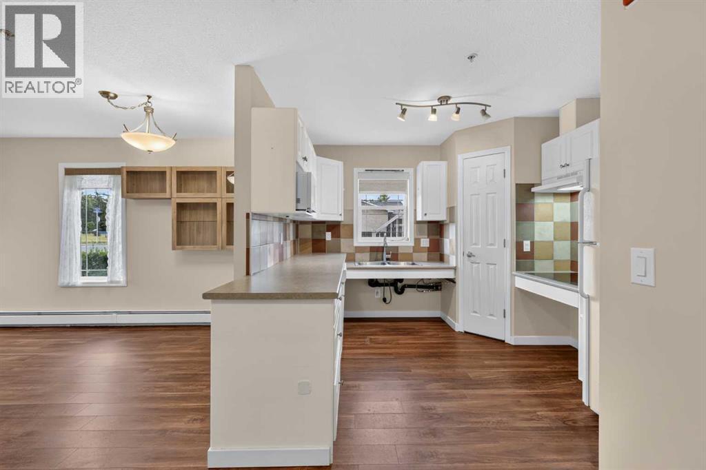7, 7720 39 Avenue NW, Bowness, Calgary photo 5