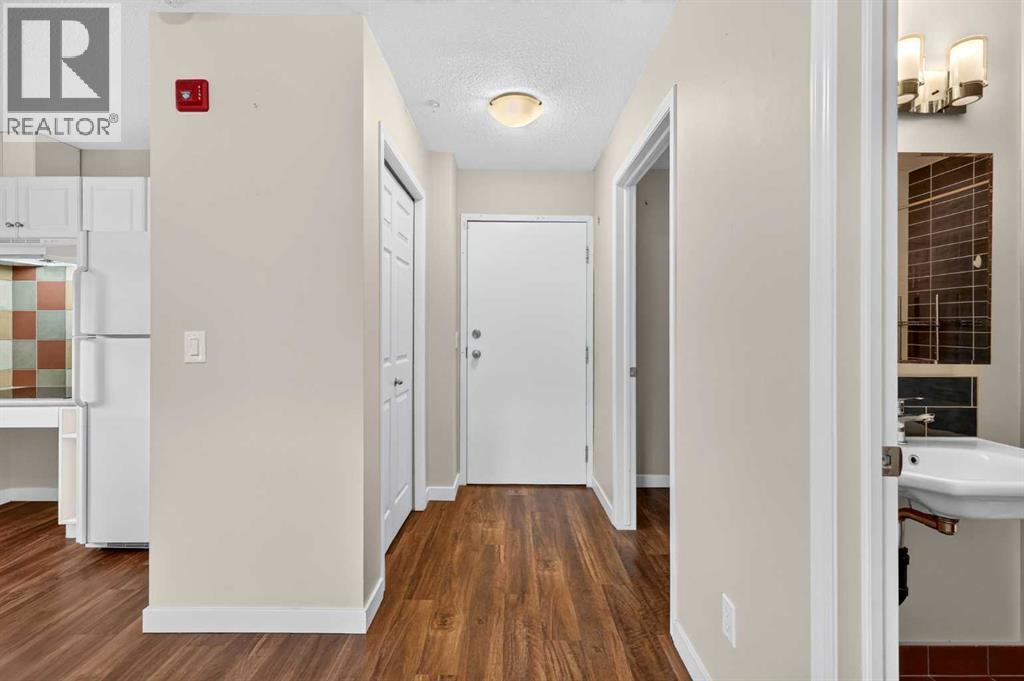 7, 7720 39 Avenue NW, Bowness, Calgary photo 3
