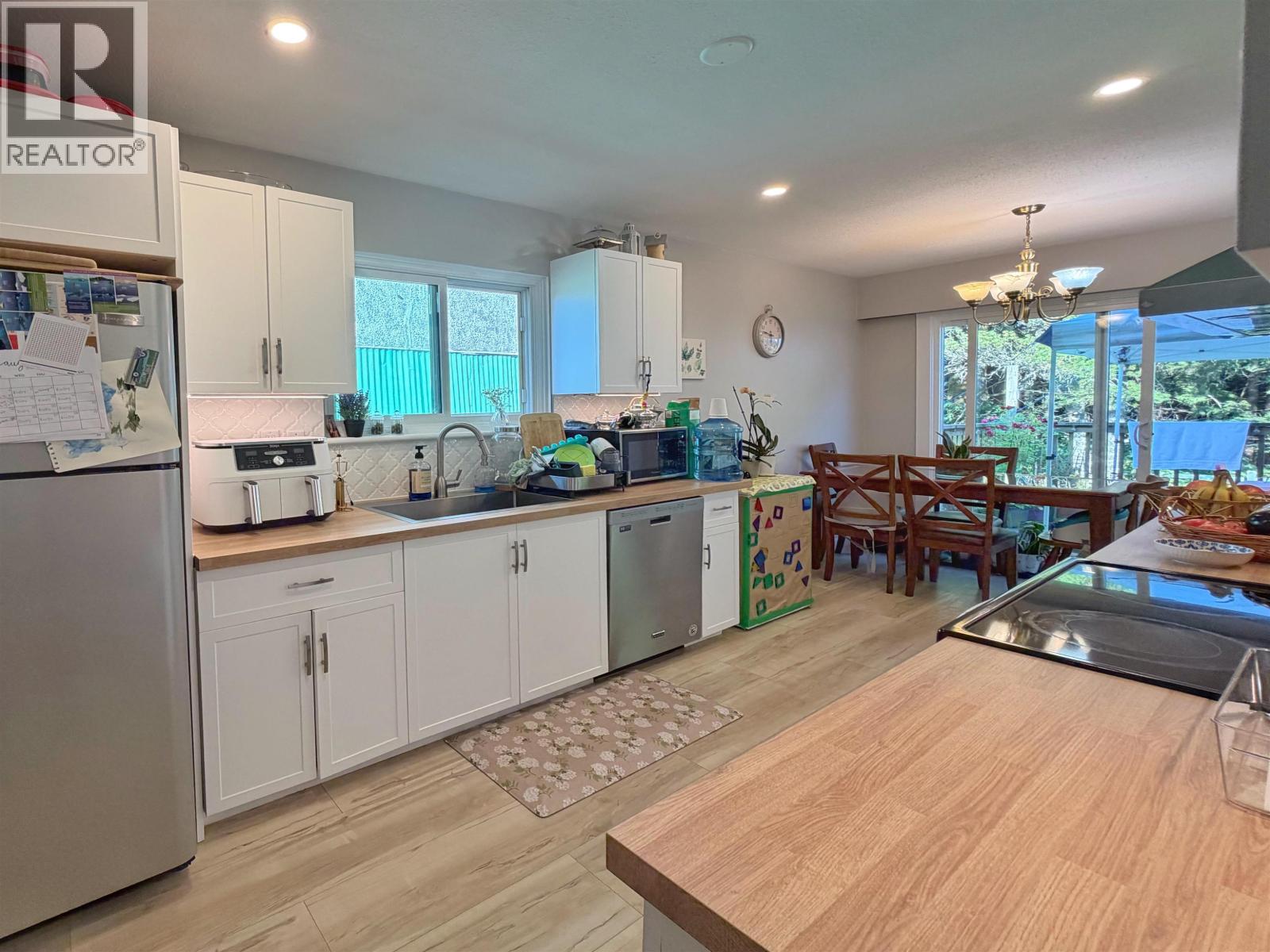 217 CRESTVIEW DRIVE - 14