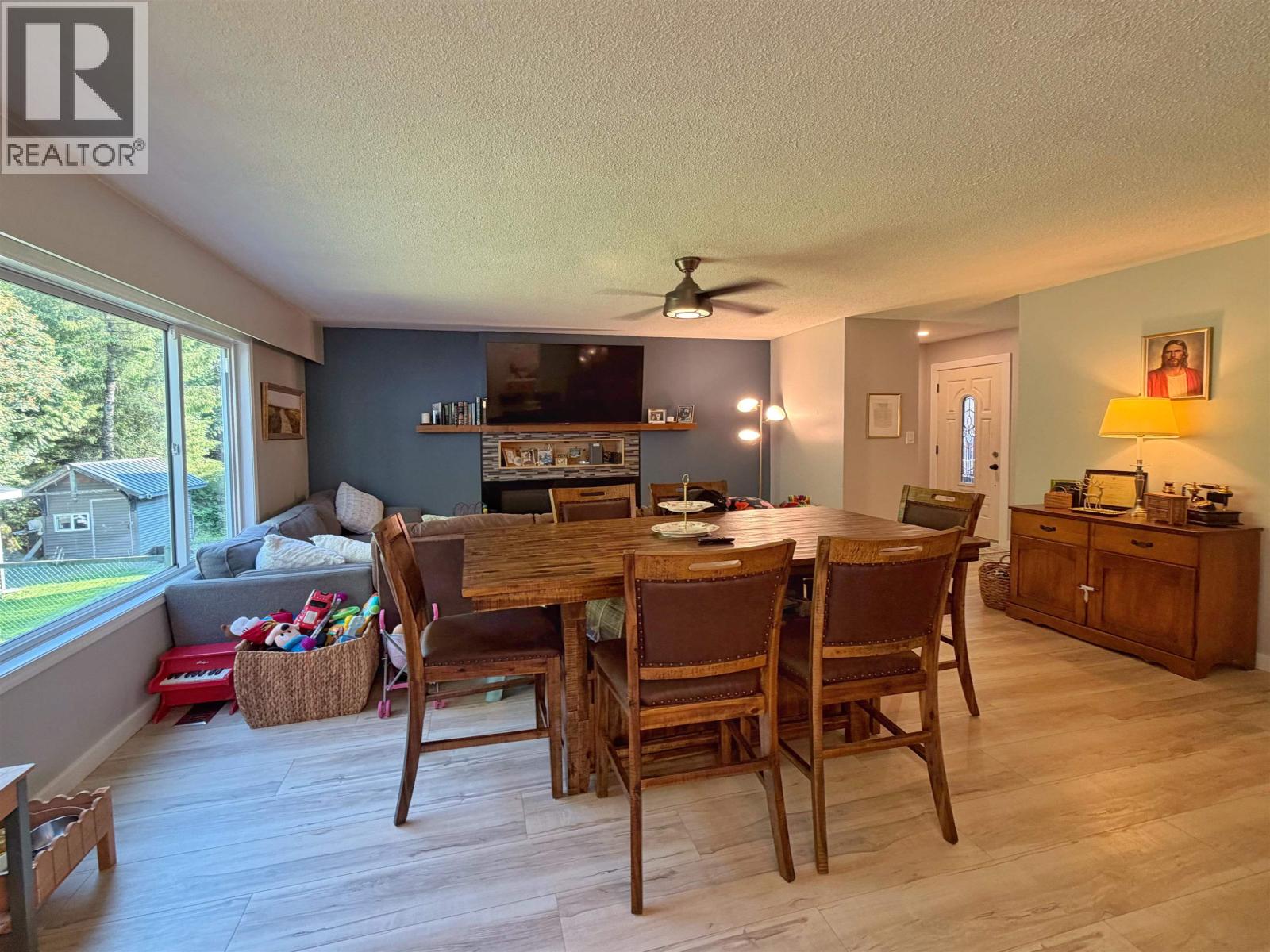 217 CRESTVIEW DRIVE - 9