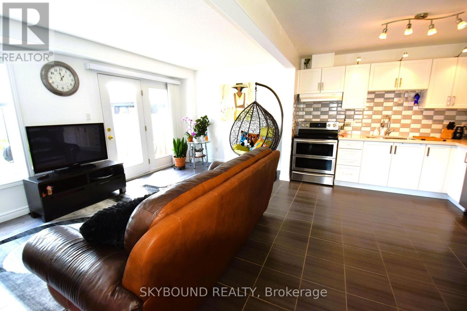 199 HUTCHINSON DRIVE - Image 13