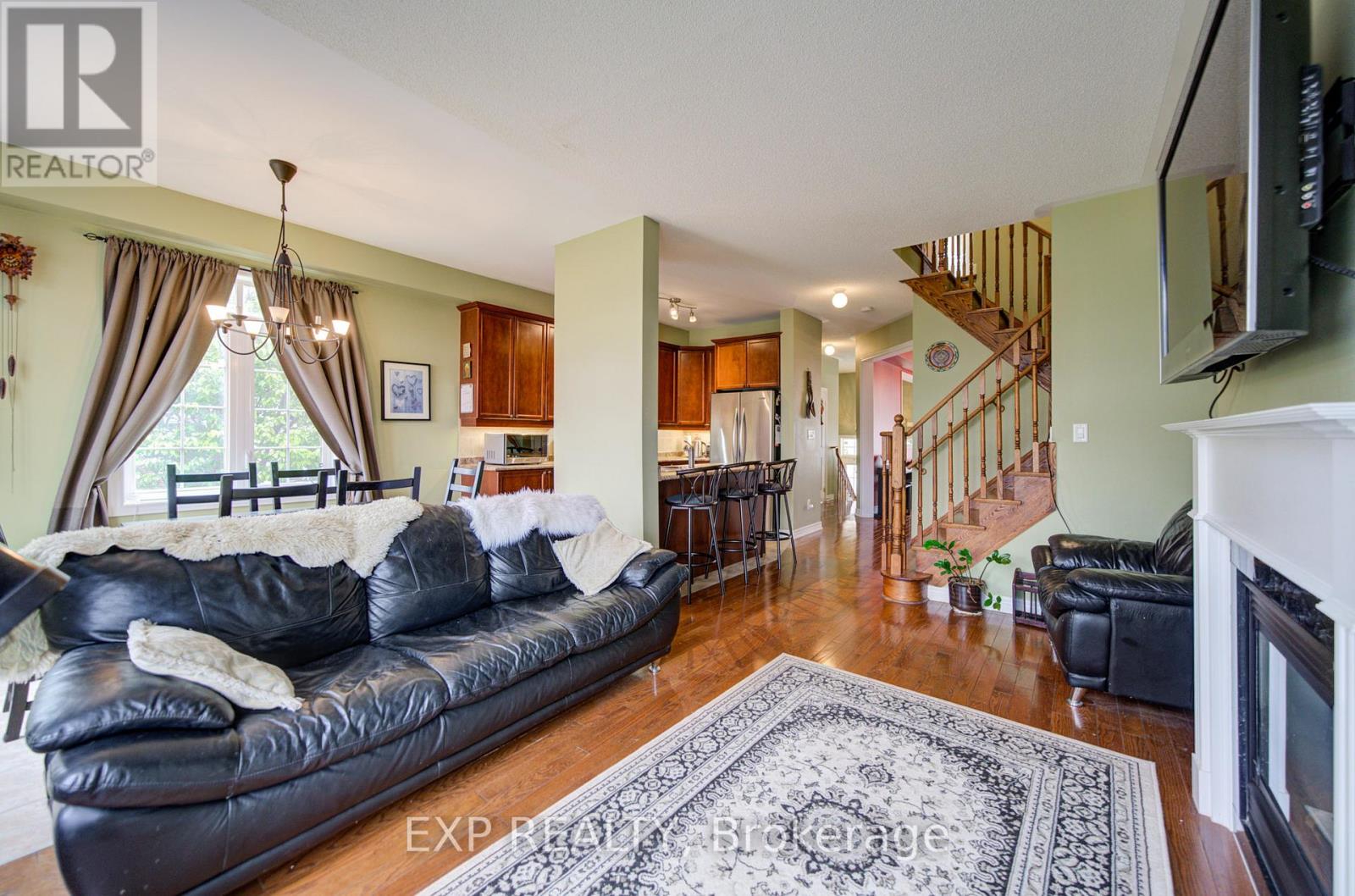 25 SUTCLIFF LANE - 25