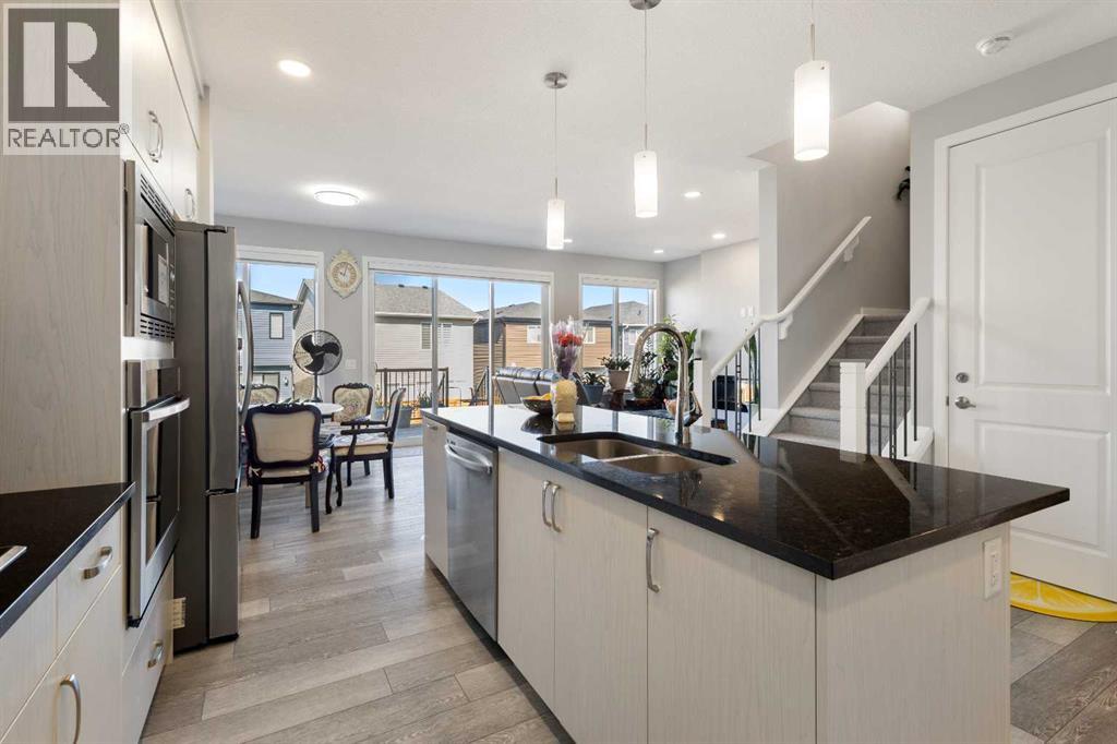 35 Lucas Passage NW, Livingston, Calgary photo 5