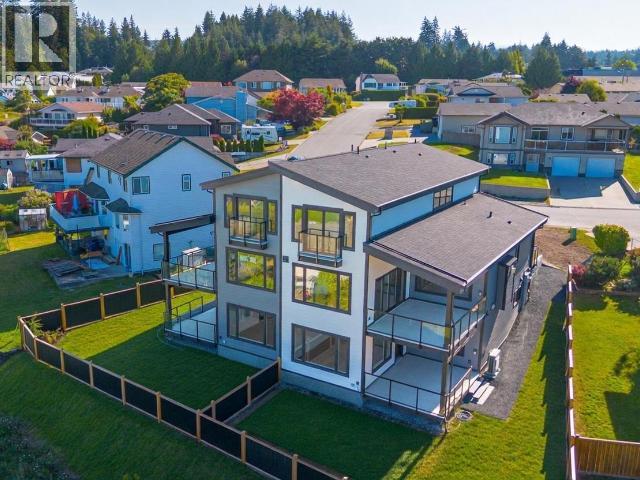 4835 LESLEY CRES - 3