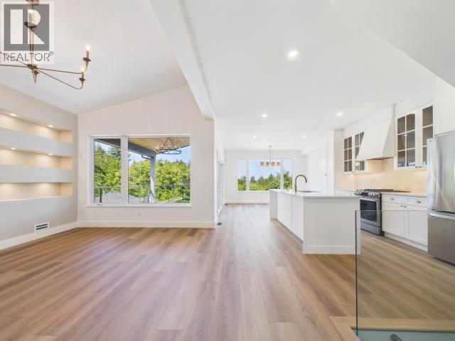4835 LESLEY CRES - Image 29