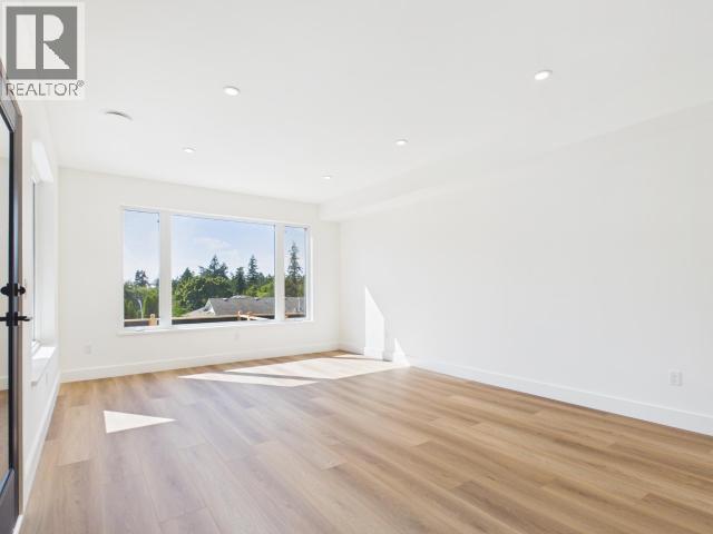 4835 LESLEY CRES - 34