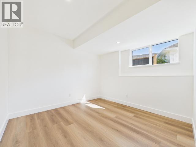 4835 LESLEY CRES - 38