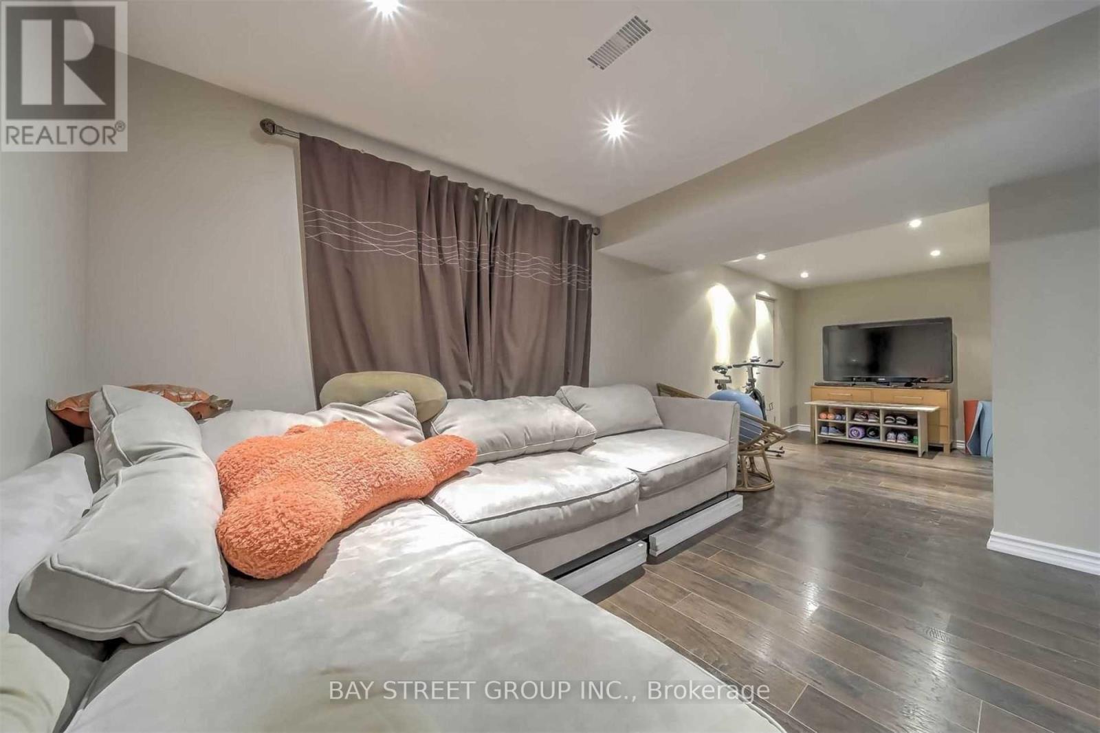 33 HEATHVIEW AVENUE - 16