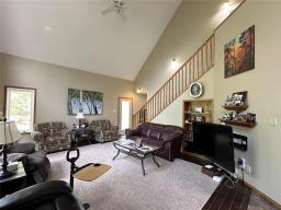 Office - 51086 305 Highway, St Claude, MB R0G1Z0 Photo 7