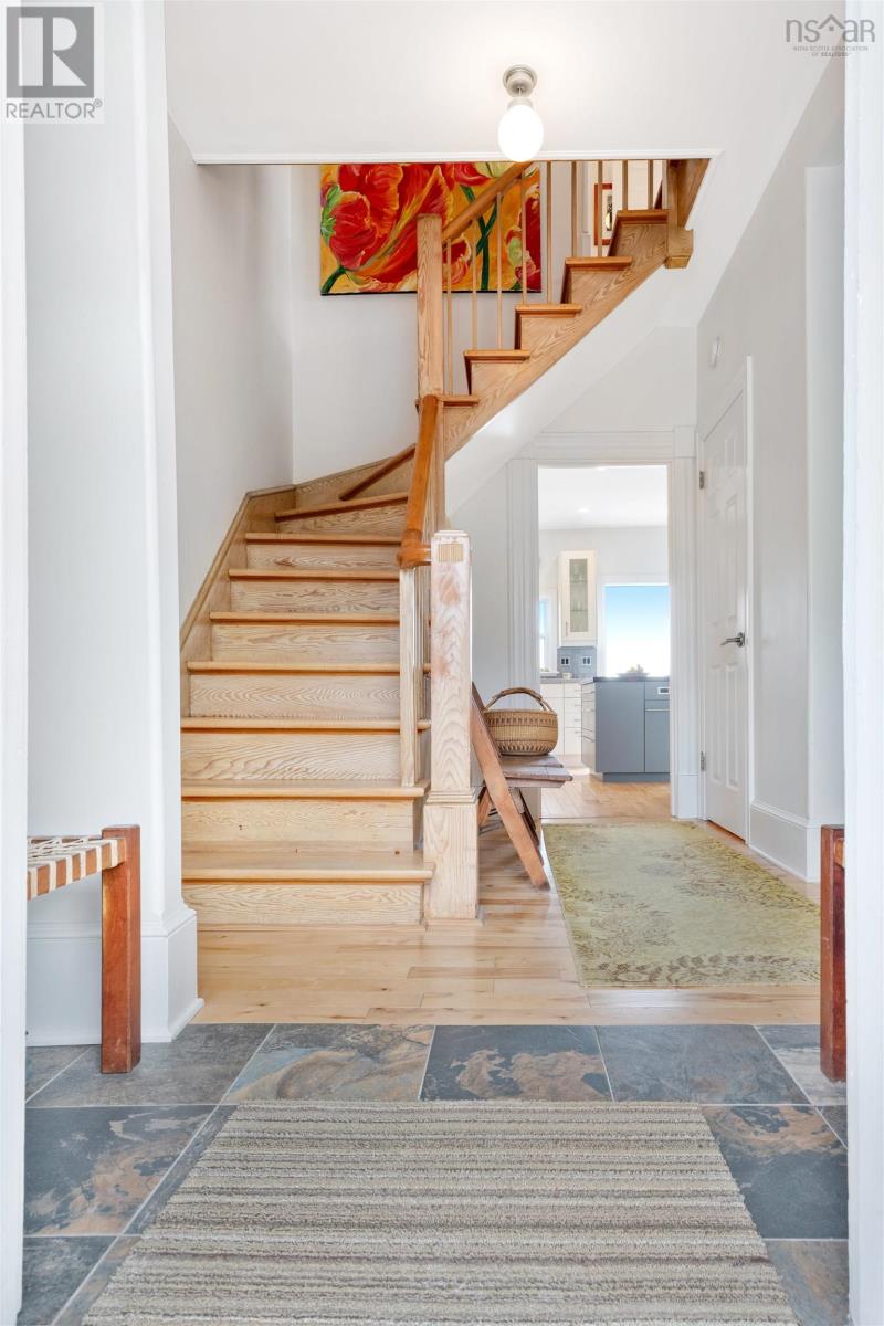 Property 23 of 44 of 268 Montague Street