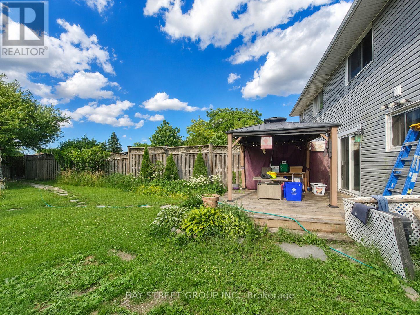 22 ROSAMOND CRESCENT - 15