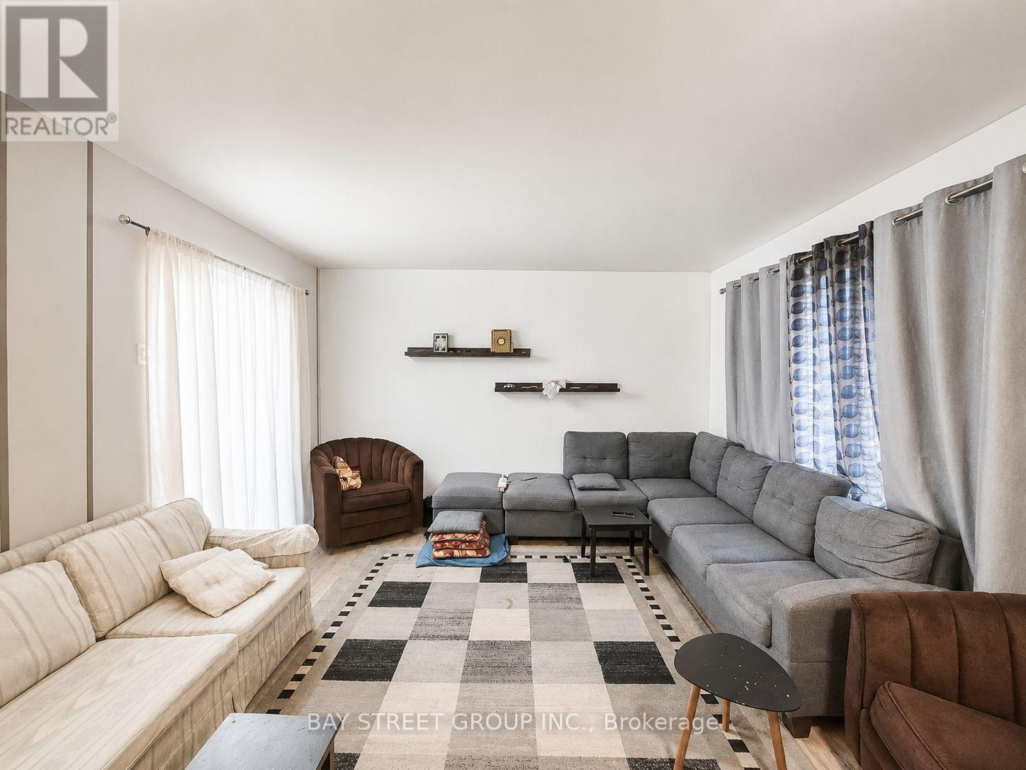 22 ROSAMOND CRESCENT - 2