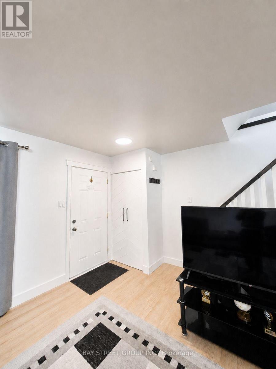 22 ROSAMOND CRESCENT - Image 3