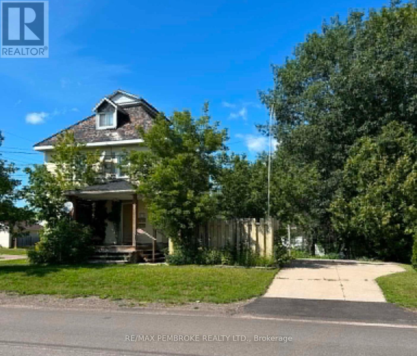 5 Bed, 2 Bath House for Sale in Pembroke – 539 MCGEE STREET, Pembroke – MLS# X13680942 - Image 1