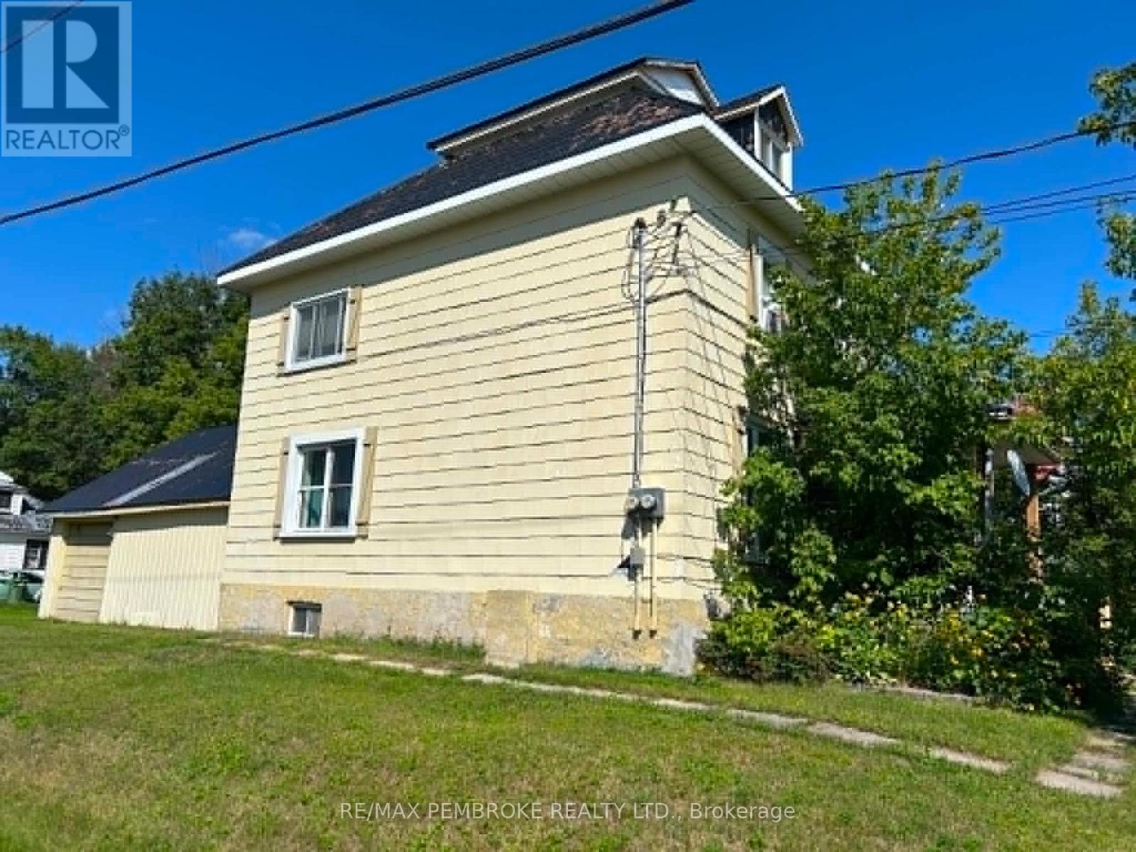 5 Bed, 2 Bath House for Sale in Pembroke – 539 MCGEE STREET, Pembroke – MLS# X13680942 - Image 4
