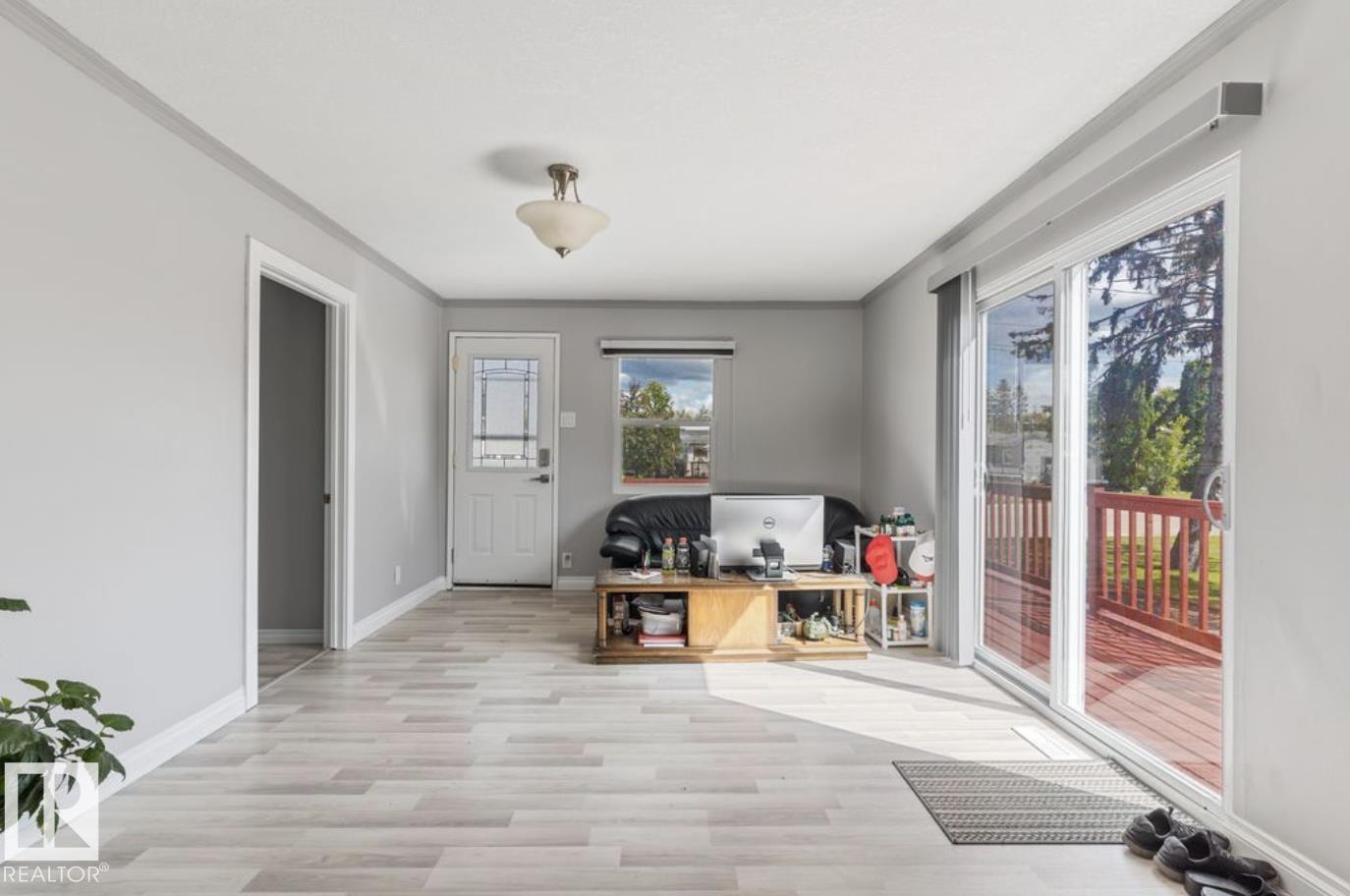 5409 45 ST - Image 13