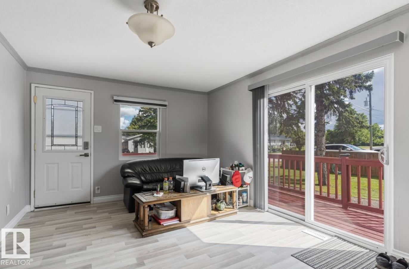 5409 45 ST - 14