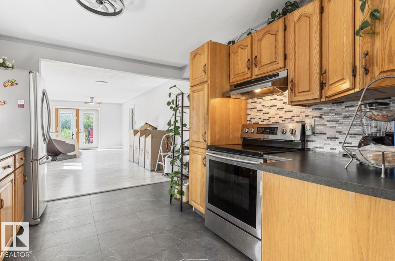5409 45 ST - 17