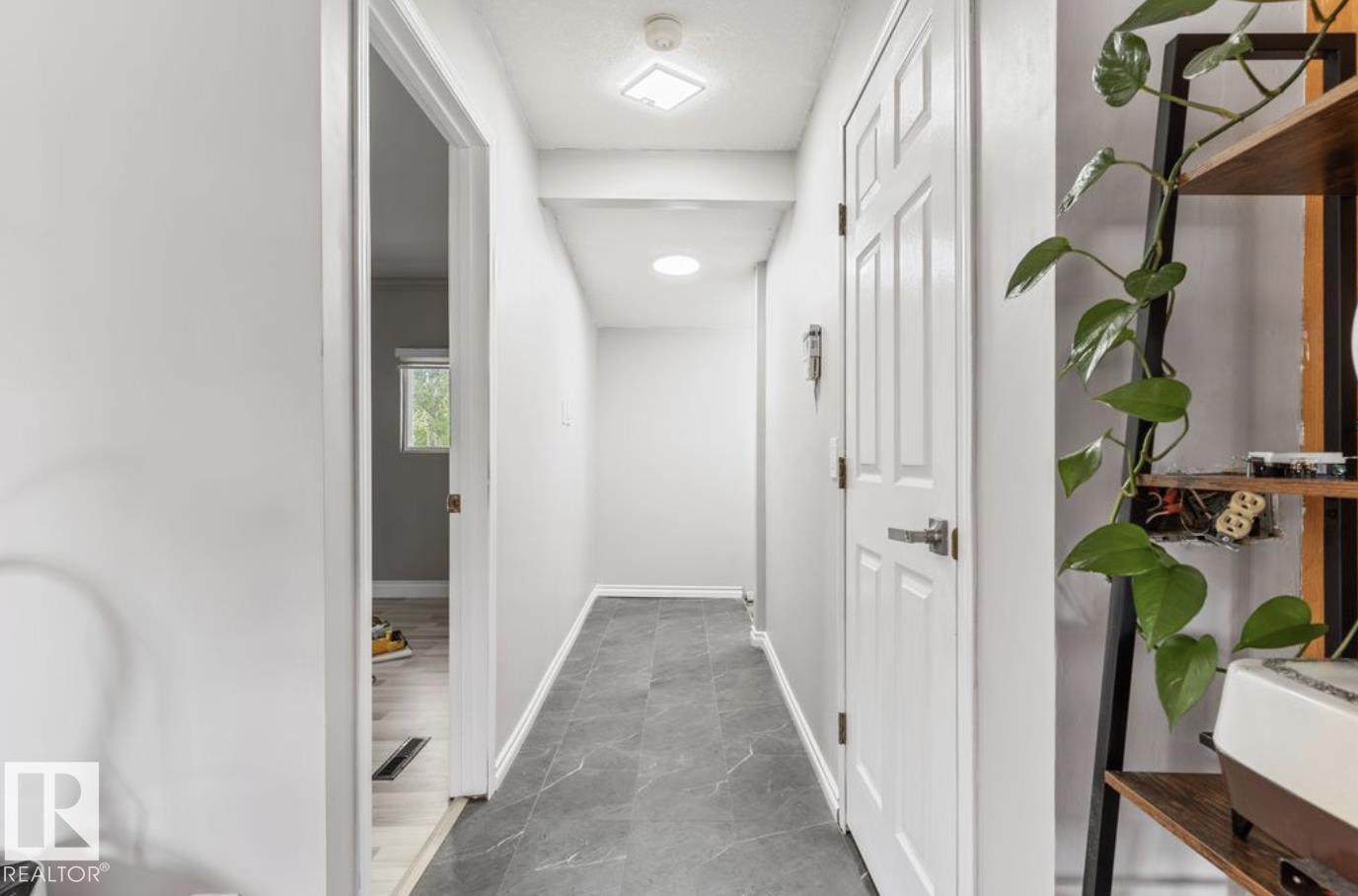 5409 45 ST - 21