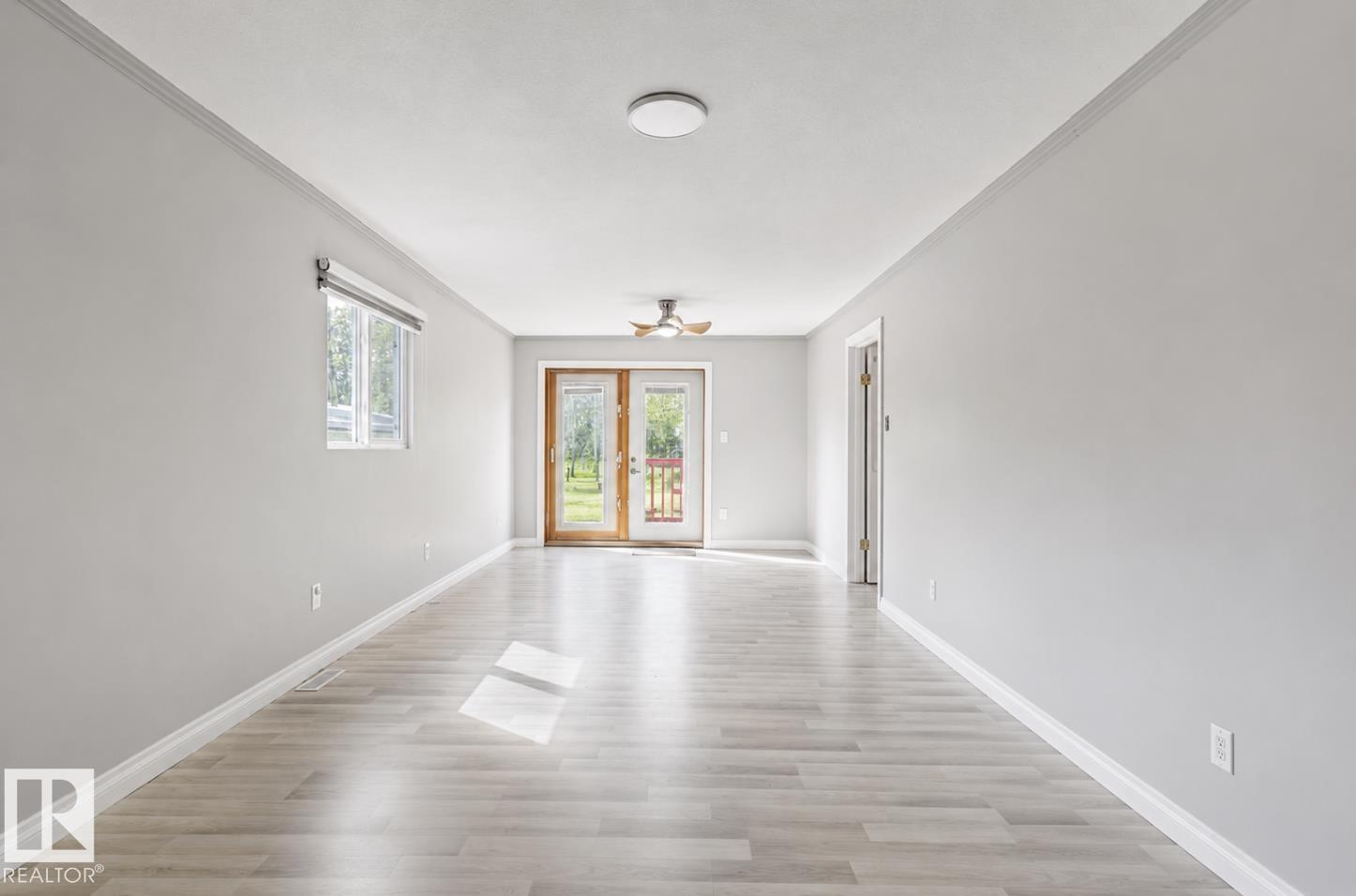 5409 45 ST - 23