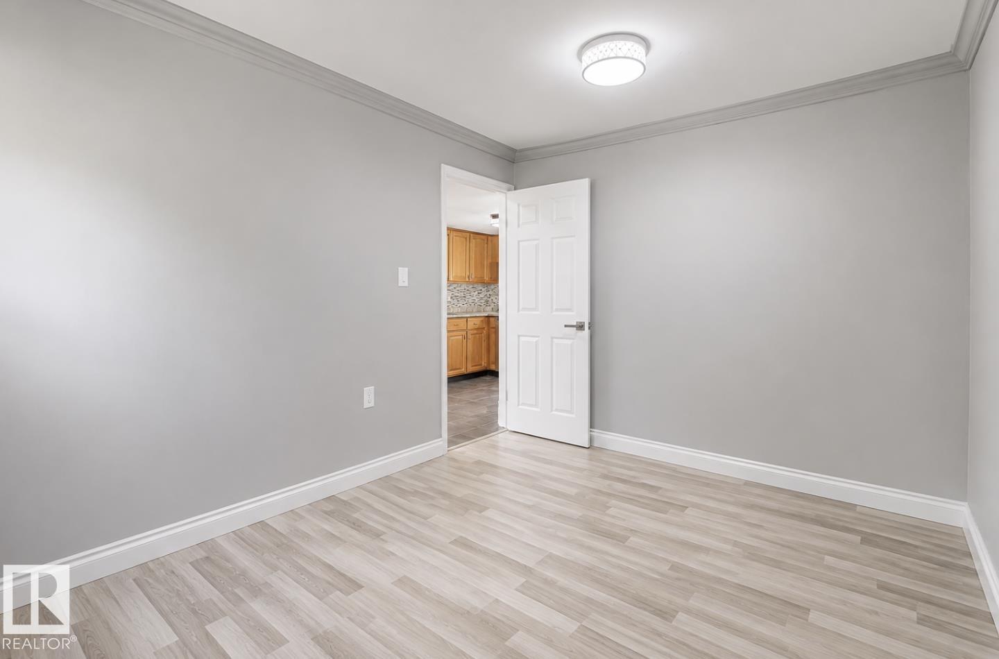 5409 45 ST - Image 37