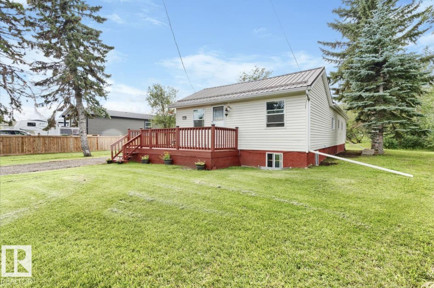 5409 45 ST - 5