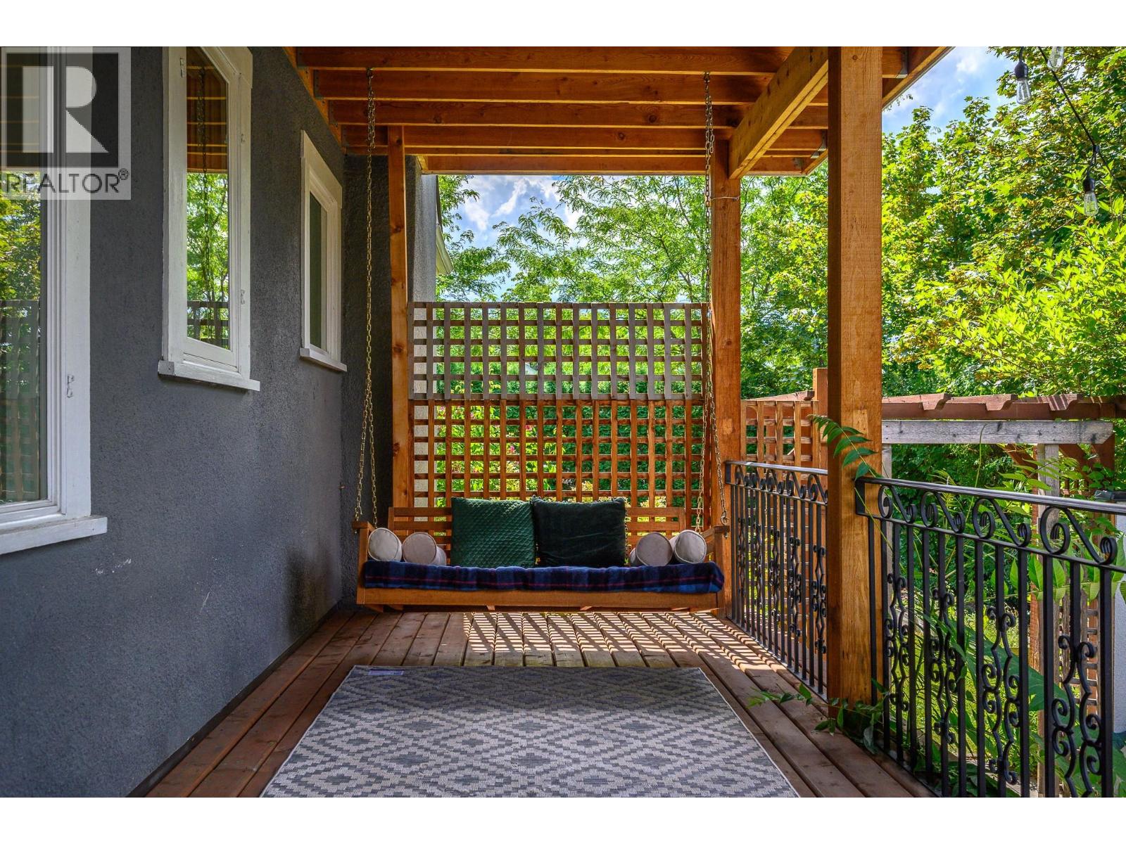 2501 30 Avenue - 40