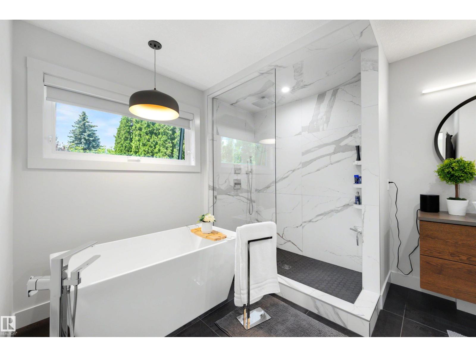 7814 142 ST NW - 28